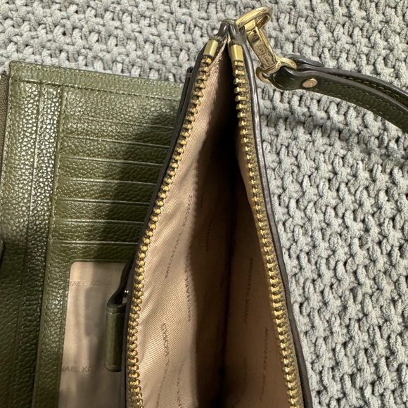 Michael Kors DoubleZip Wallet
Wristlet Green - Picture 4 of 8